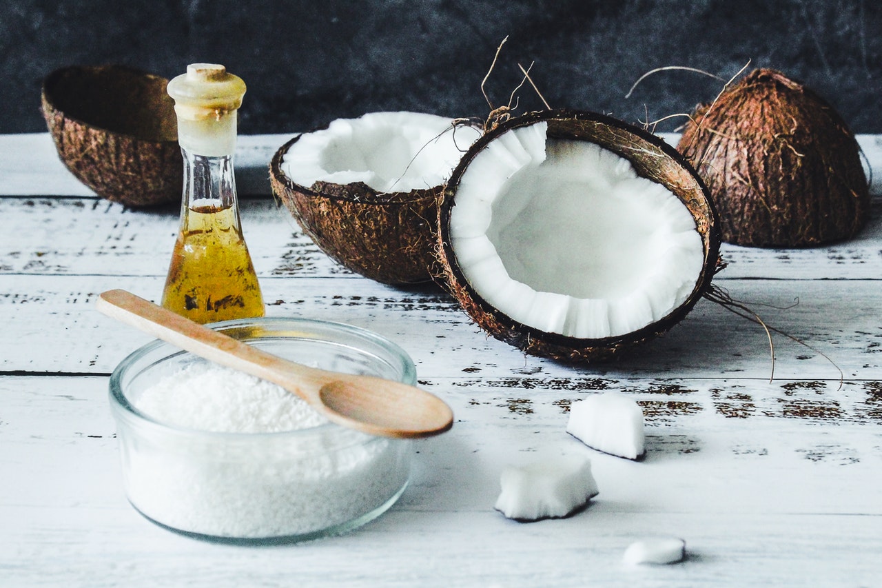 Как использовать кокосовое масло: 5 эффективных советов по уходу за волосами