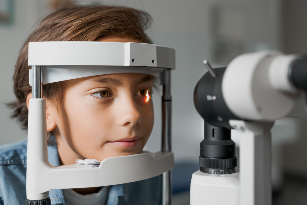 Які проблеми із зором викликає вроджена катаракта, якщо її не лікувати?