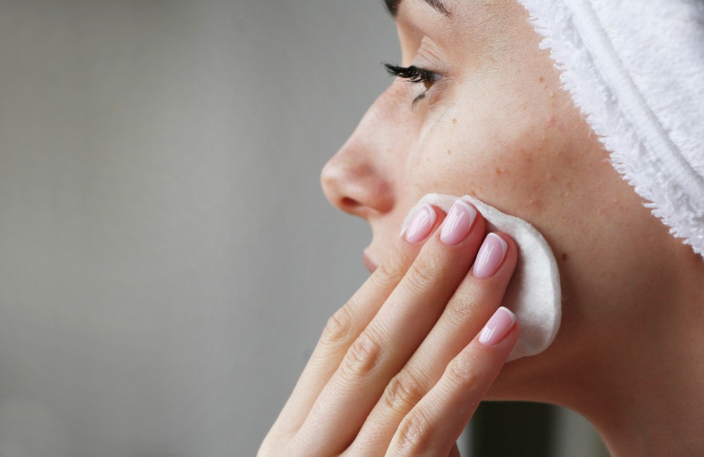 Как избавиться от акне на лице? Влияют ли молочные продукты и сахар на кожу?