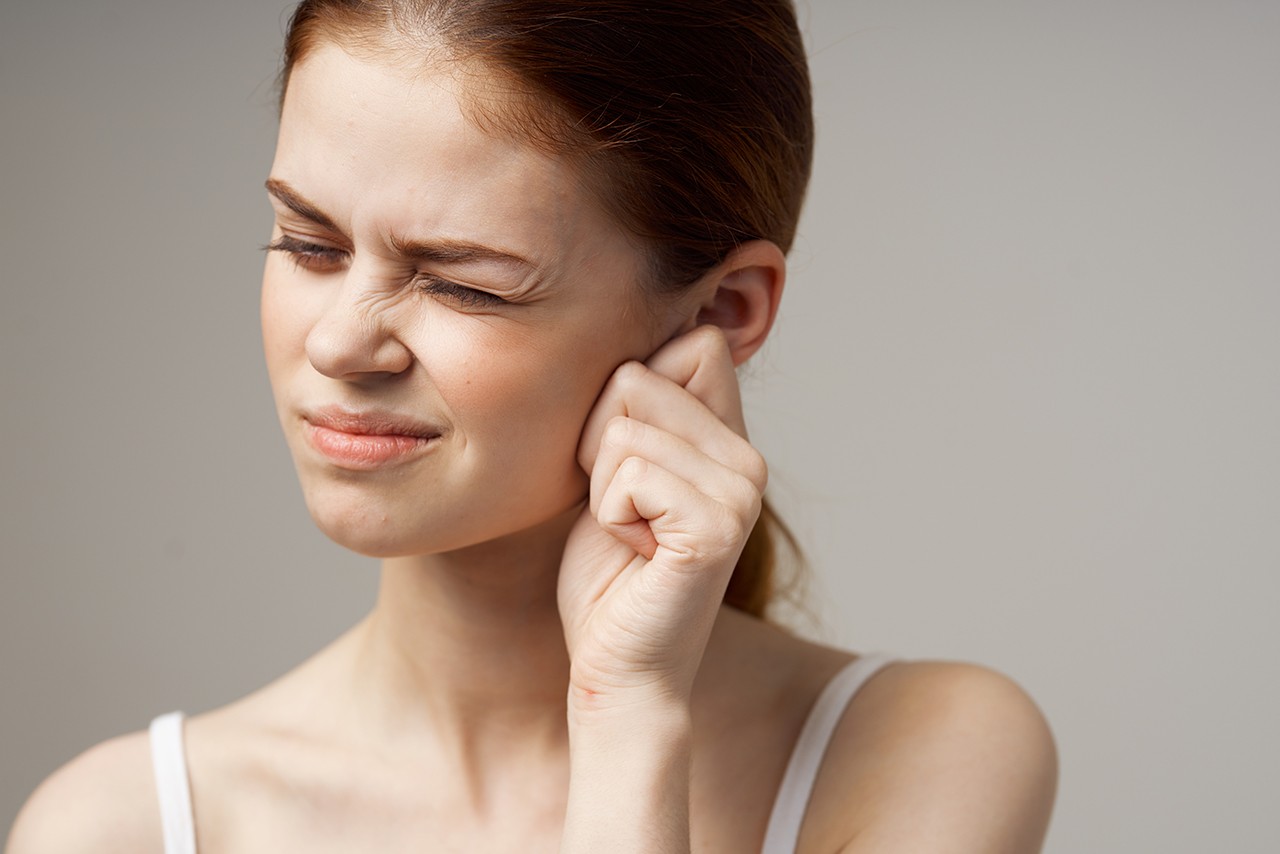 Как лечить отит: эффективные ушные капли и рекомендации чего точно нельзя делать во время лечения