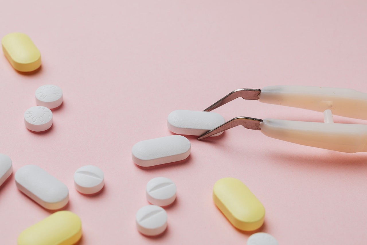 Как принимать лекарства и лечиться без вреда: правила приема и дозировки препаратов