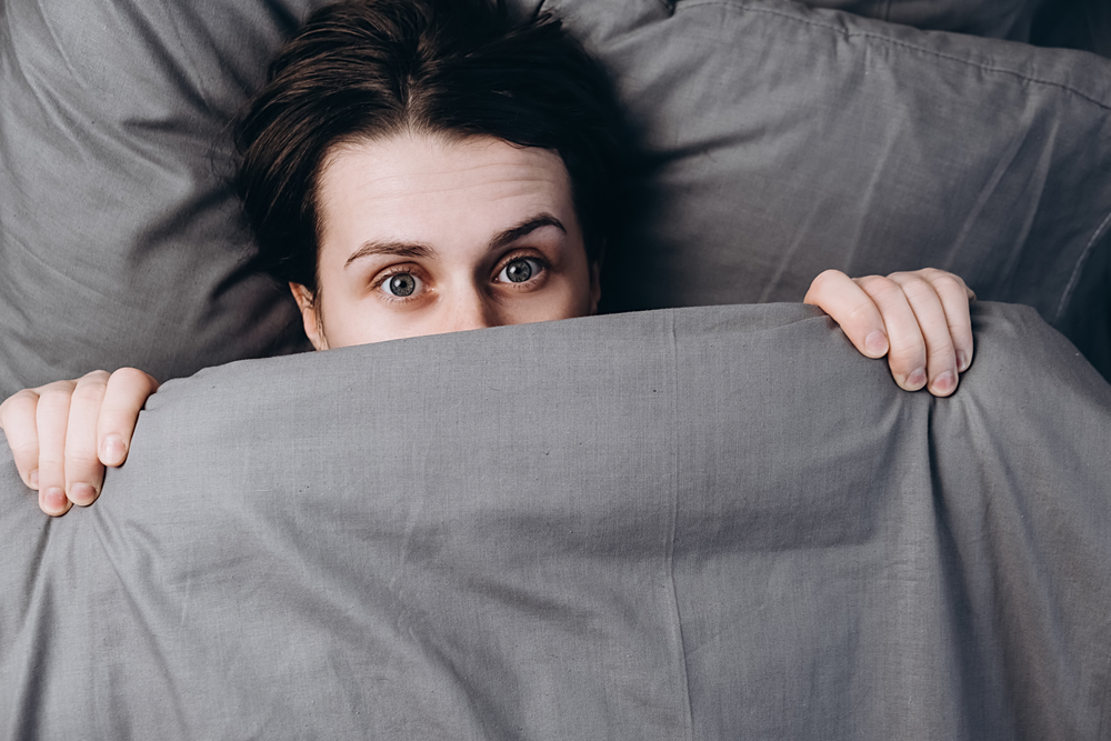Почему люди дергаются во сне и опасно ли это: ученые раскрыли секрет ночных подергиваний