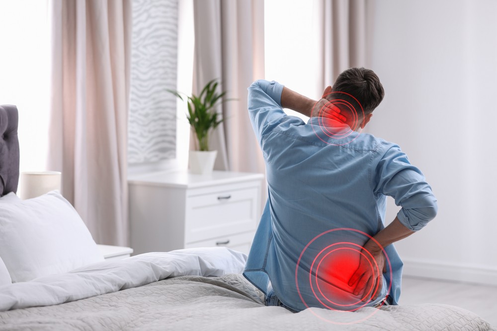 Почему может болеть спина, шея  и поясница: симптомы и лечение остеохондроза
