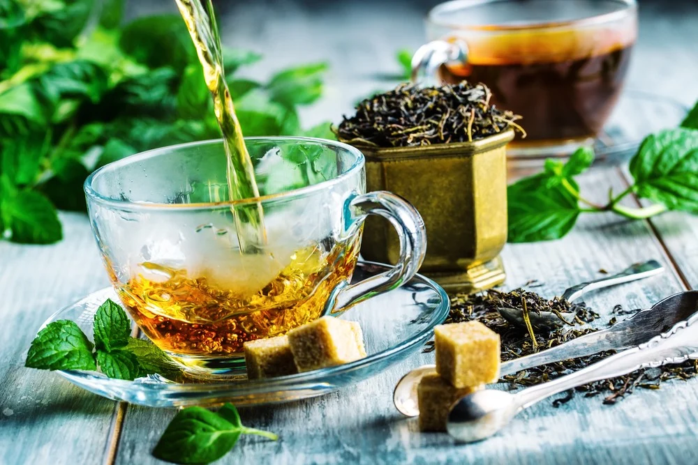 Какой чай лучше: в листьях, в пакетиках, матча или экстракт? Научный обзор эффективности и какой чай полезнее