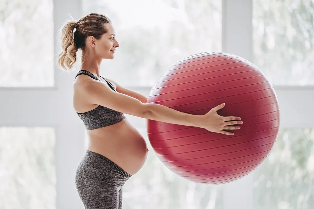 Зарядка для беременных: зачем это нужно и упражнения для каждого триместра